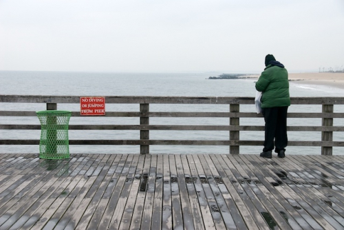 Vissen eten geven in Coney Island