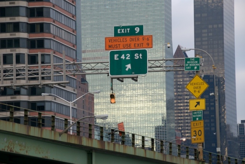 E 42 St